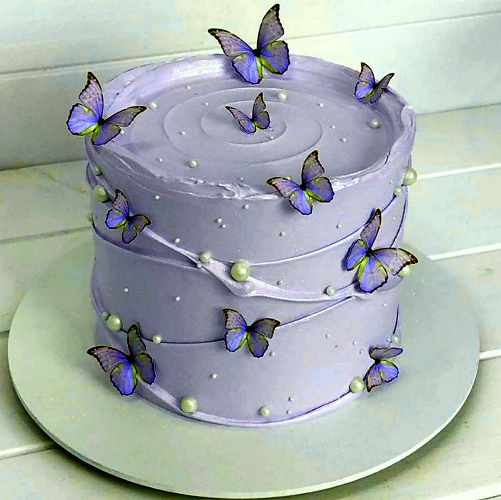 Торт с бабочками из сахарной бумаги