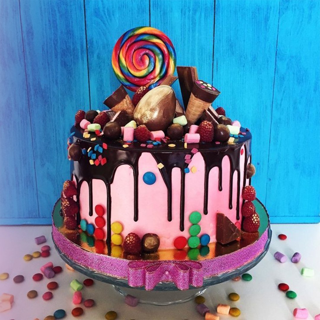 Детский торт со сладостями