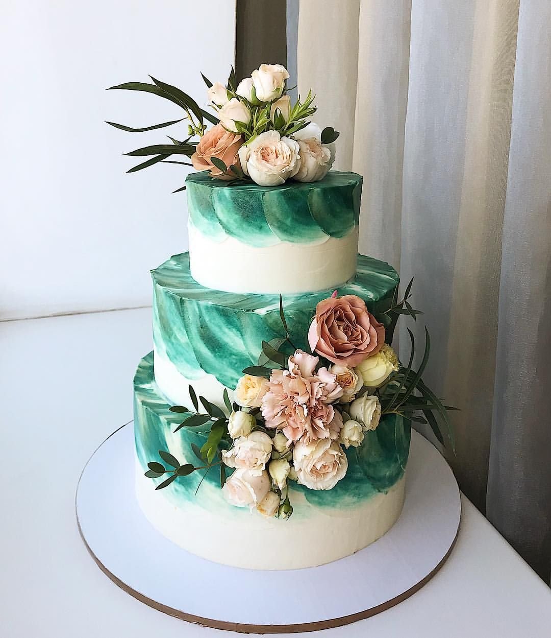 Зеленый свадебный торт