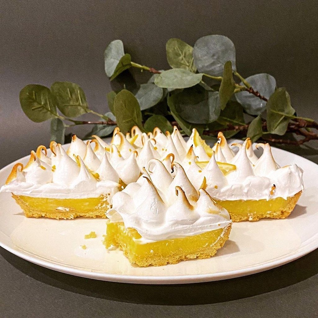 Торт с лимонным курдом и меренгой