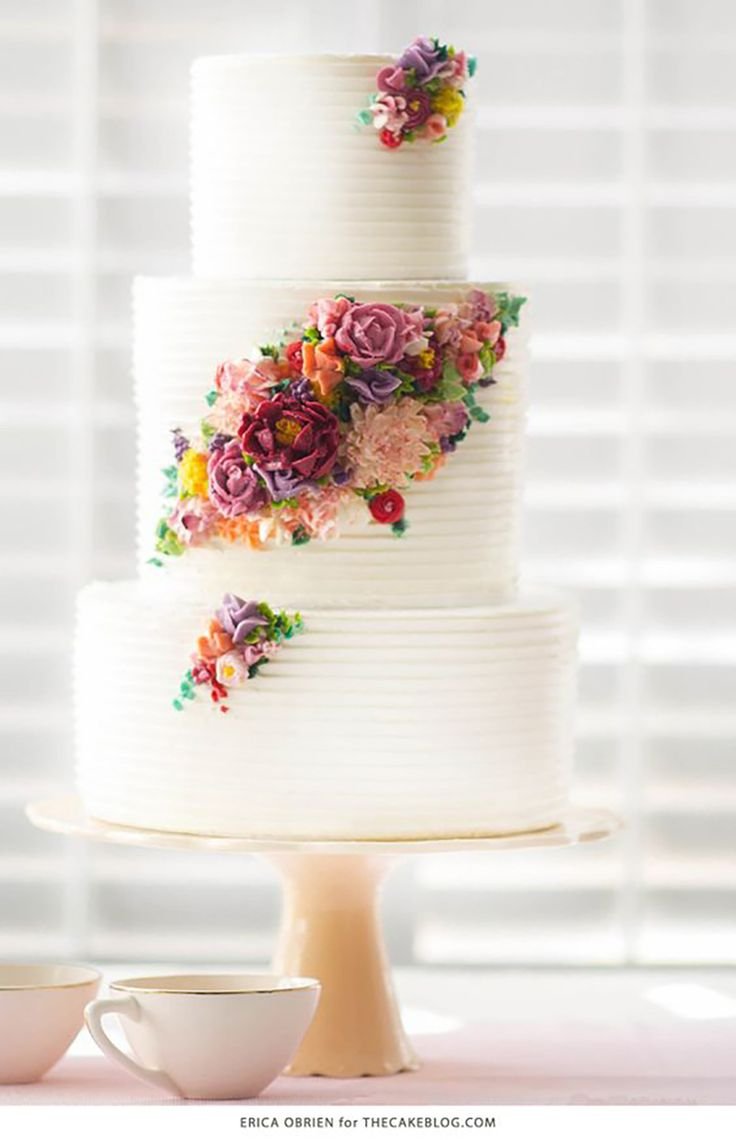 Wedding Cake decorated by Flowers