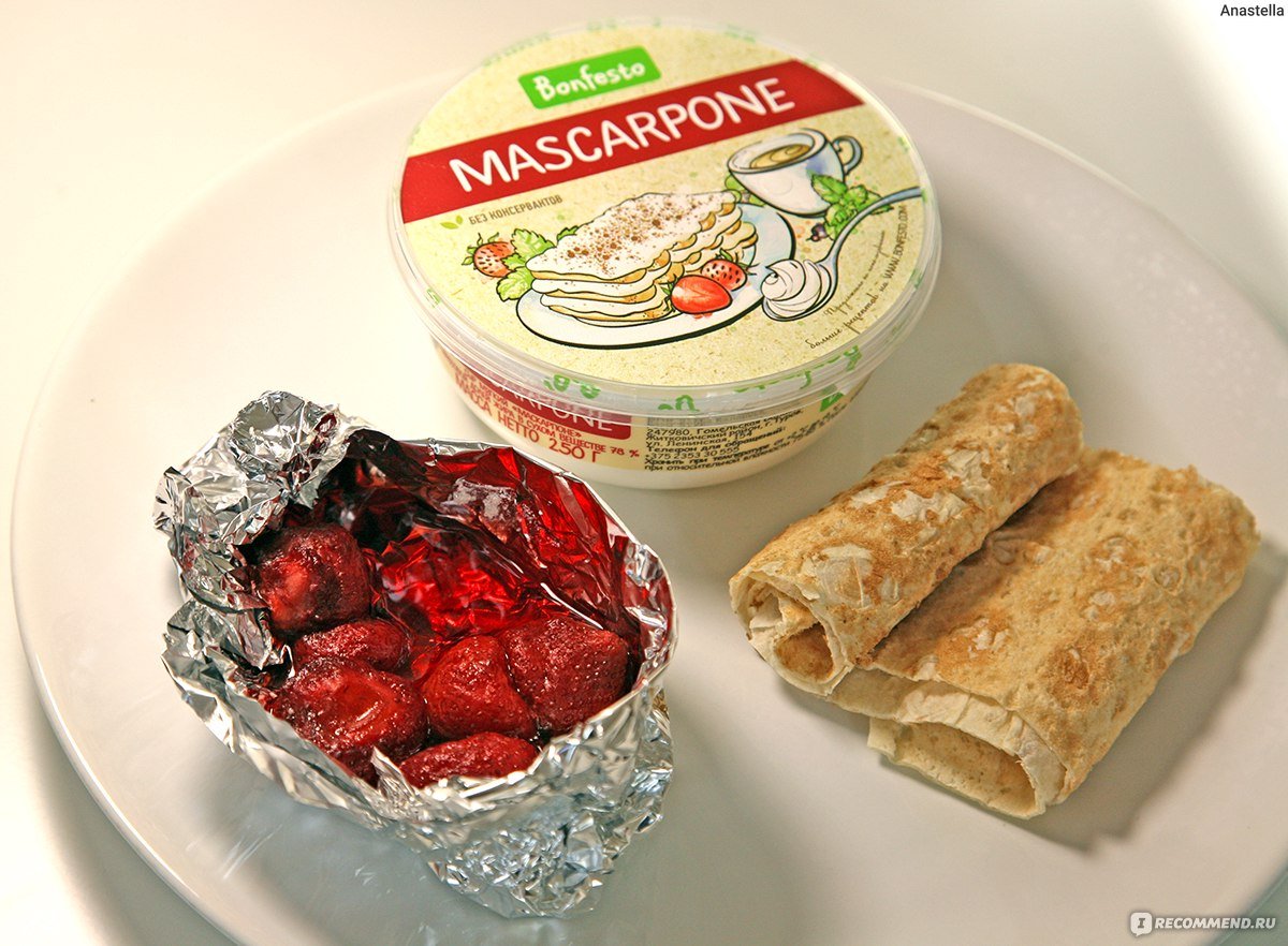 Блинчики с маскарпоне и клубникой