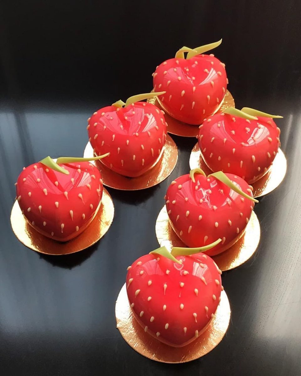 Муссовое пирожное клубника