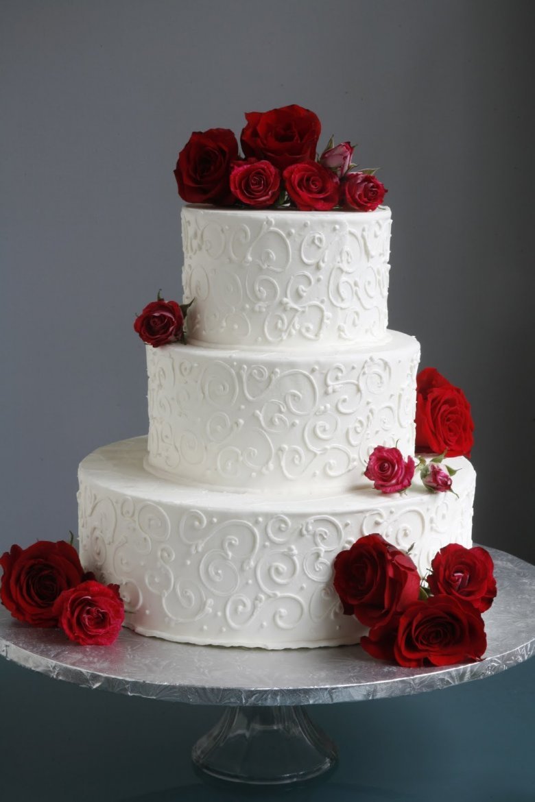 Свадебный торт в красном цвете