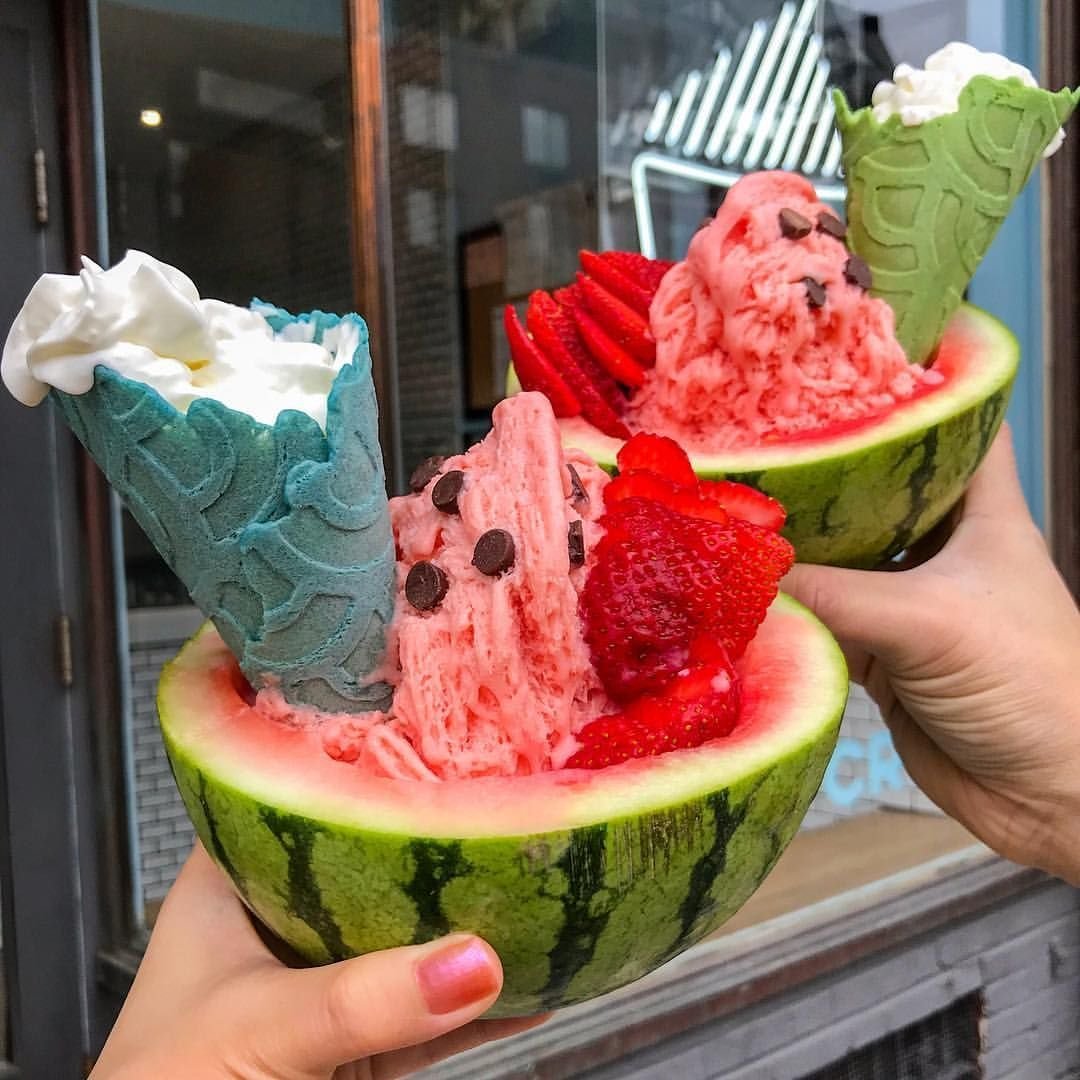 Десерт из арбуза и мороженого