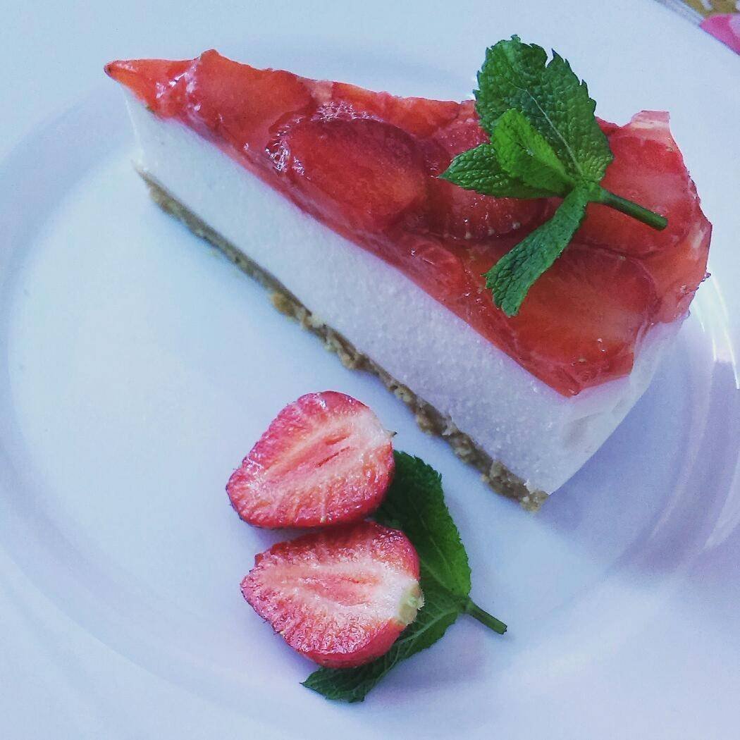 Чизкейк с клубникой и желе