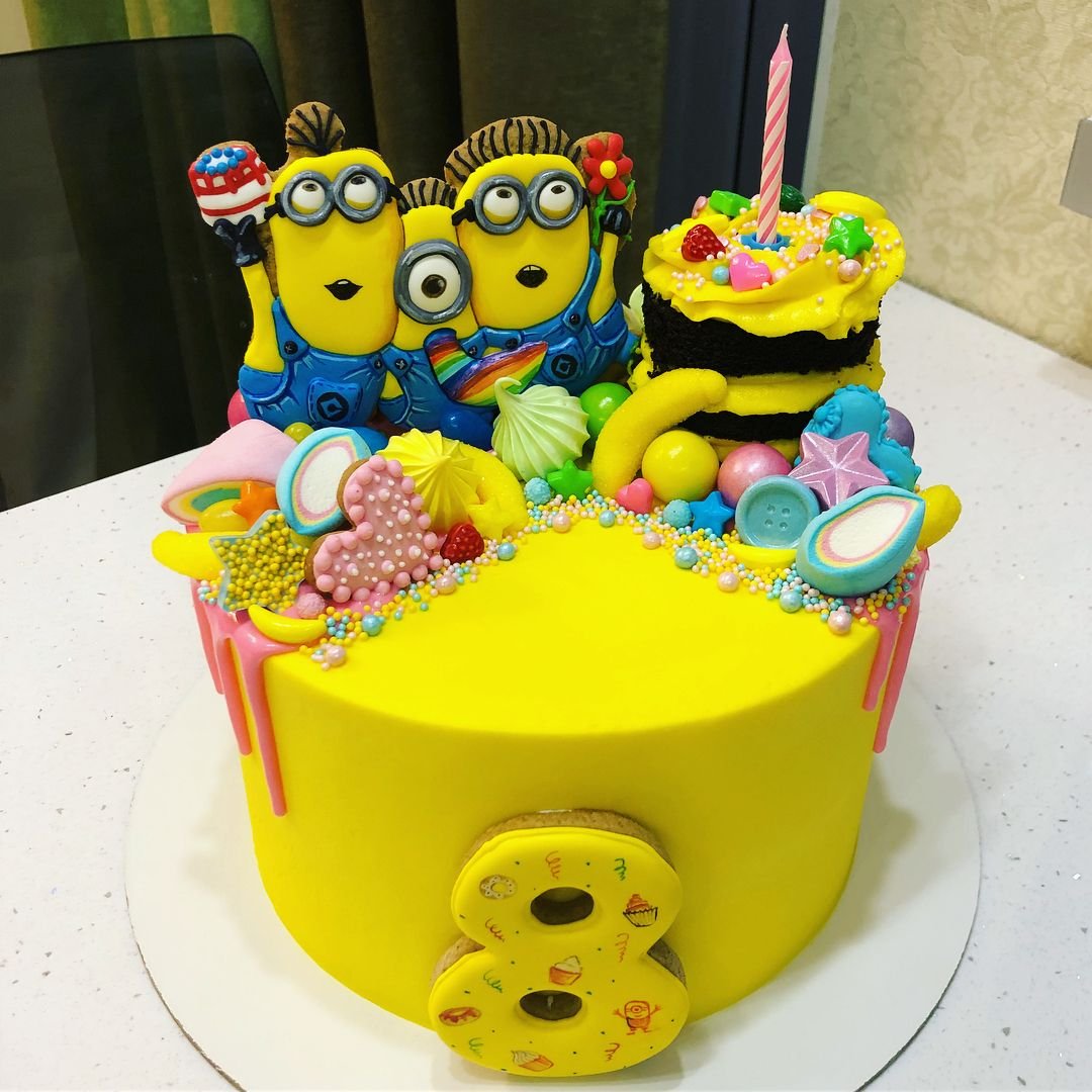 Торт с миньонами для мальчика