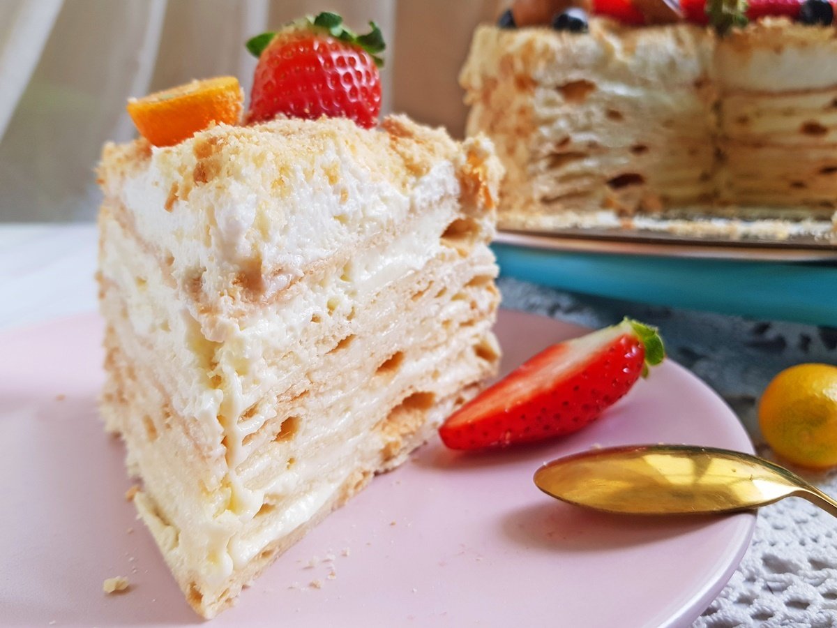 Наполеон украшенный карамелью