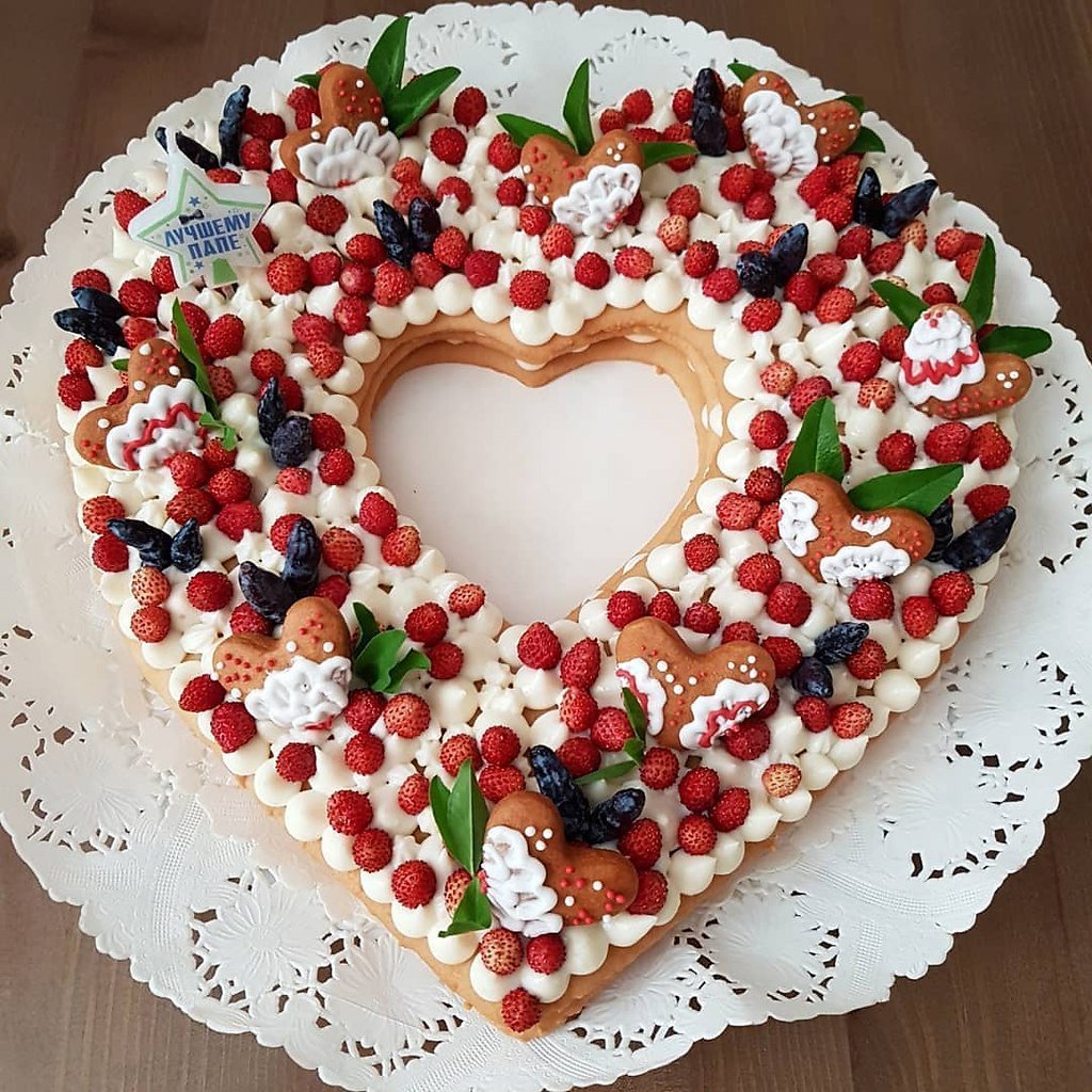 Торт сердце из медовых коржей
