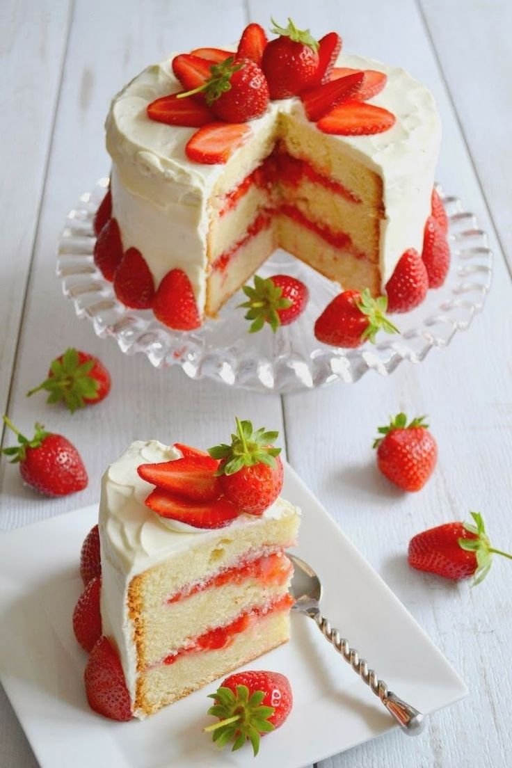 Торт с клубникой