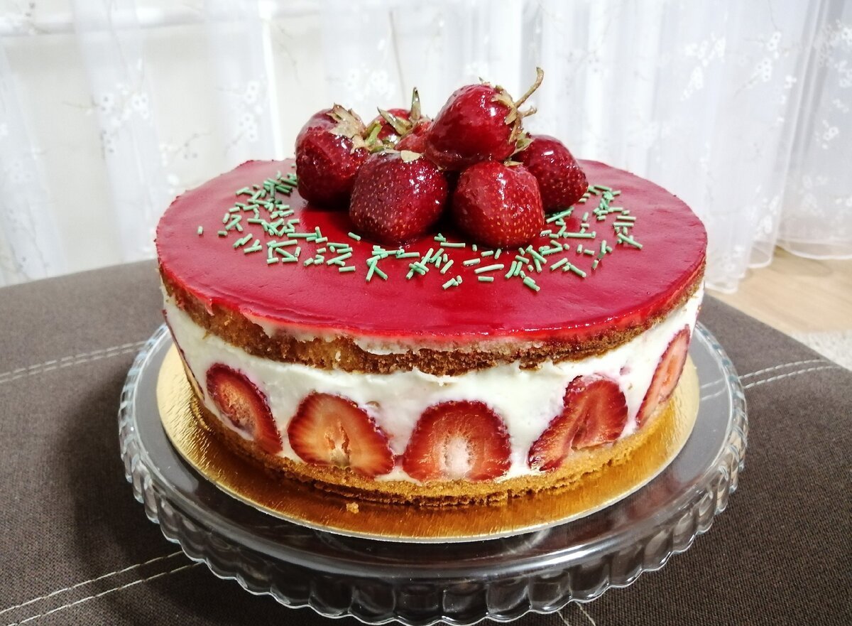 Торт с макаронс и безе