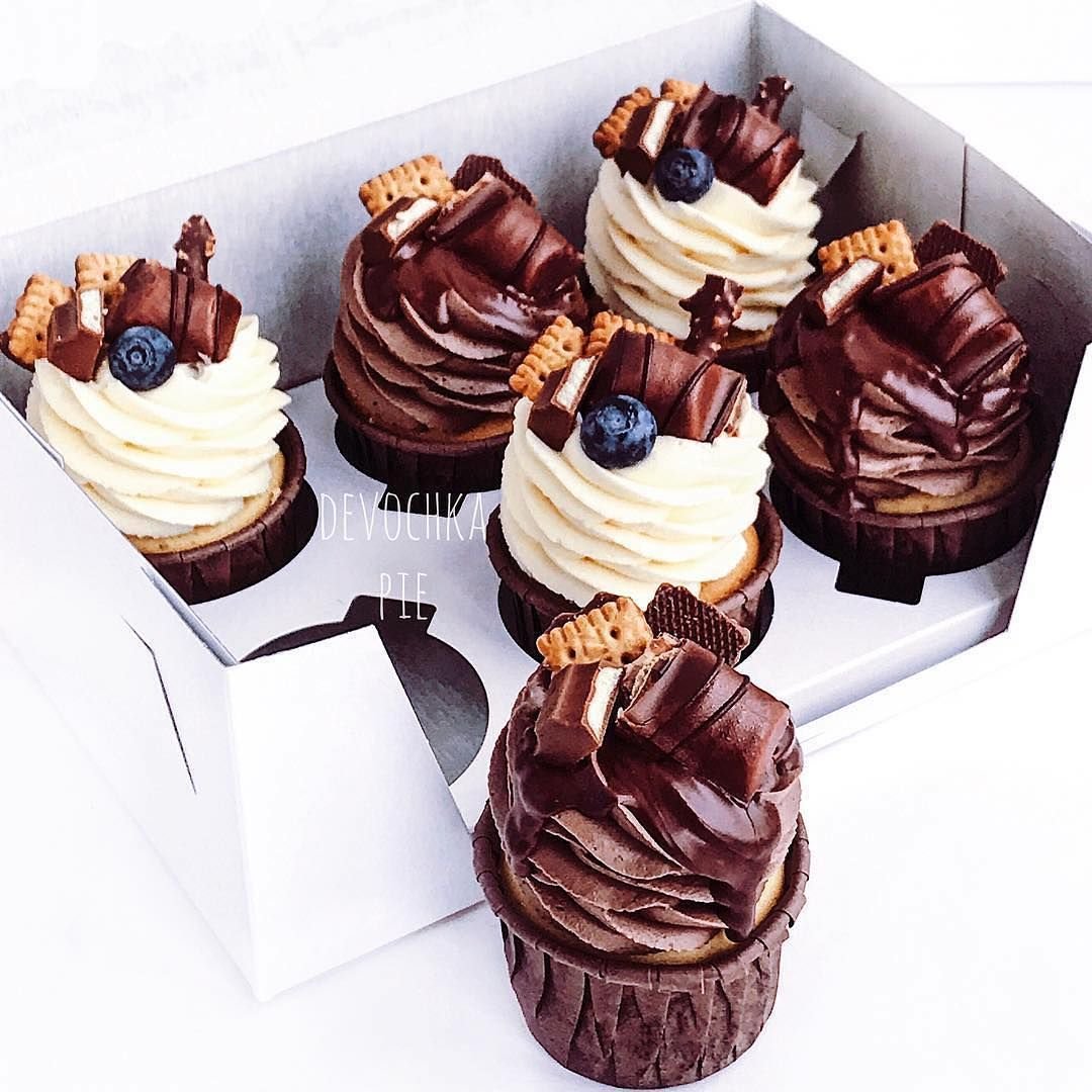 Cupcake with Marzipan Easter