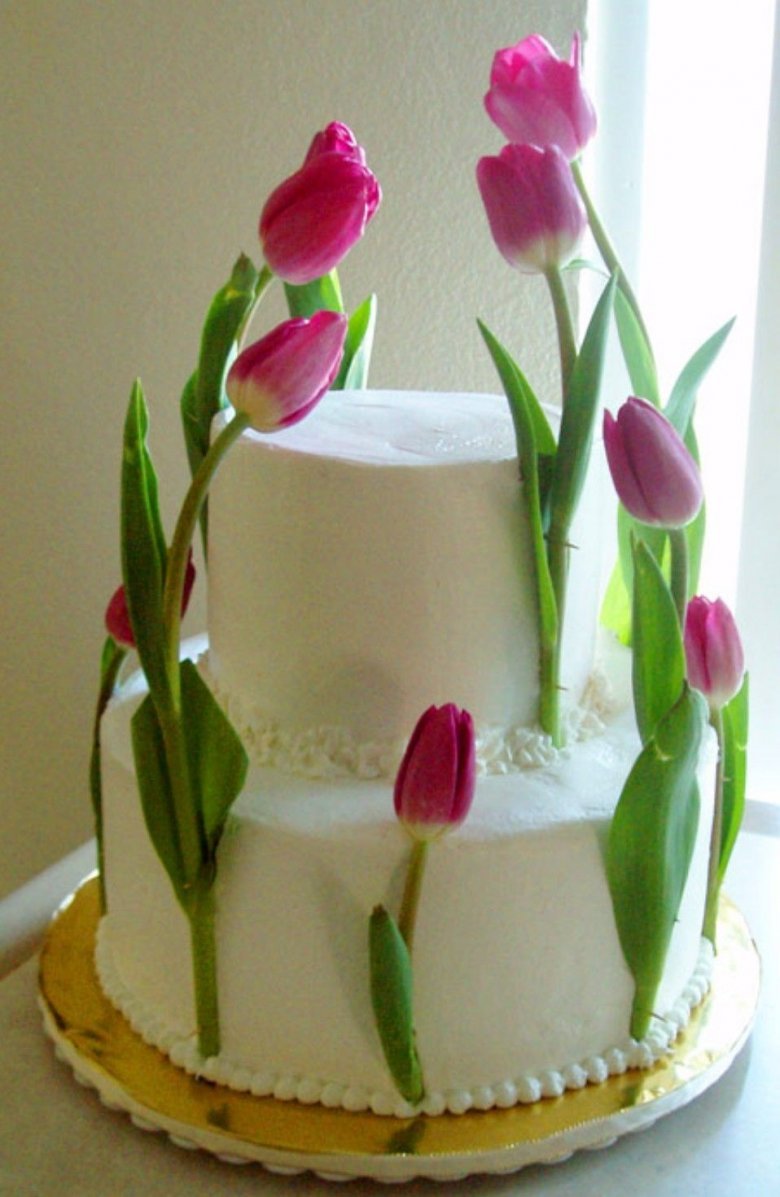 Торт букет тюльпанов