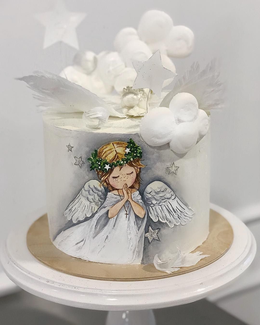 Вафельные крылья. Торт с ангелочками. Торт с ангелом. Тортик с ангелочком. Торт с ангелочками на день рождения.