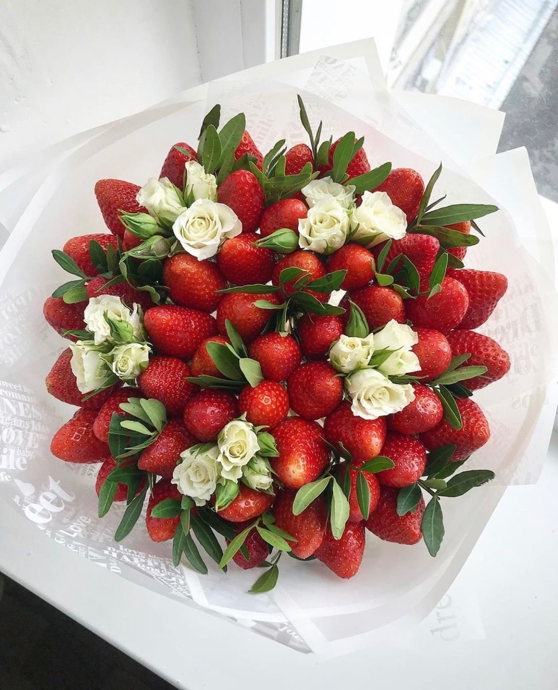 Букет из красных яблок