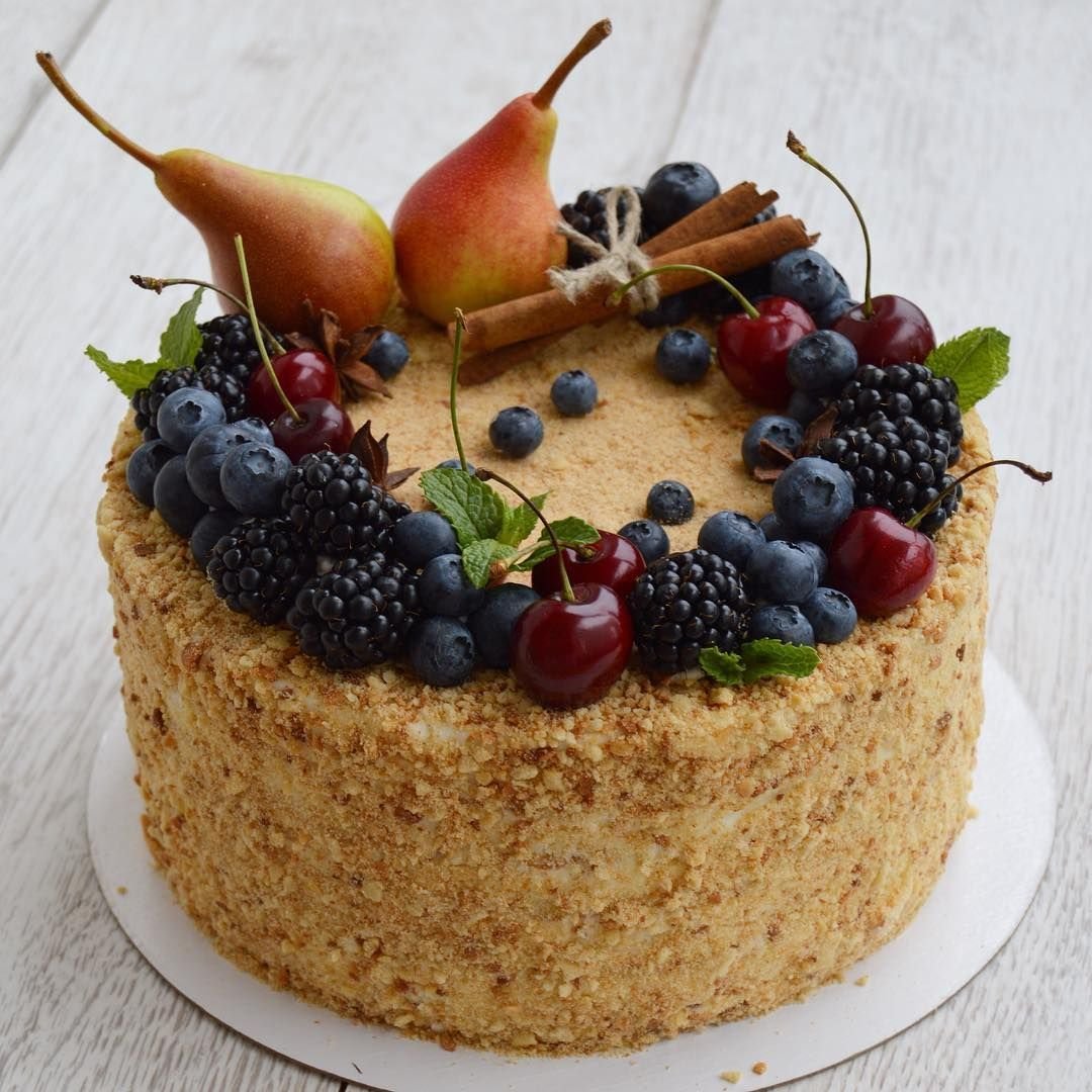 Медовый торт с фруктами