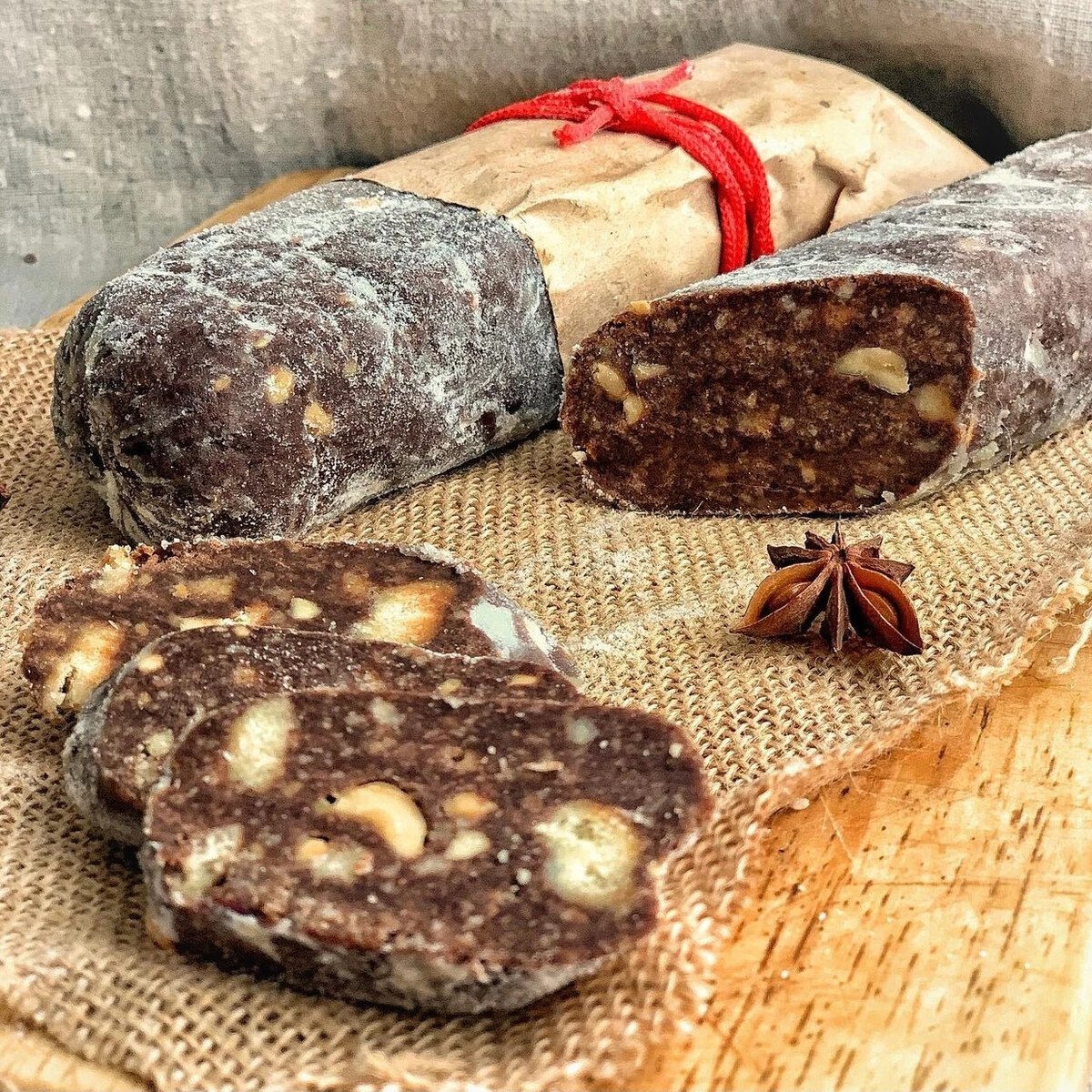 Десерт шоколадная колбаска