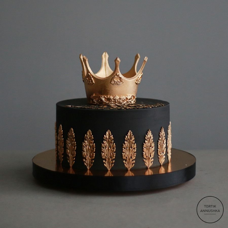 Торт с короной на годик