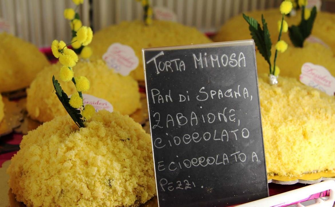 Мимоза и фрукты