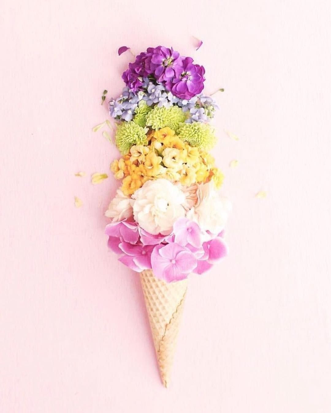 Цветы в рожке от мороженого