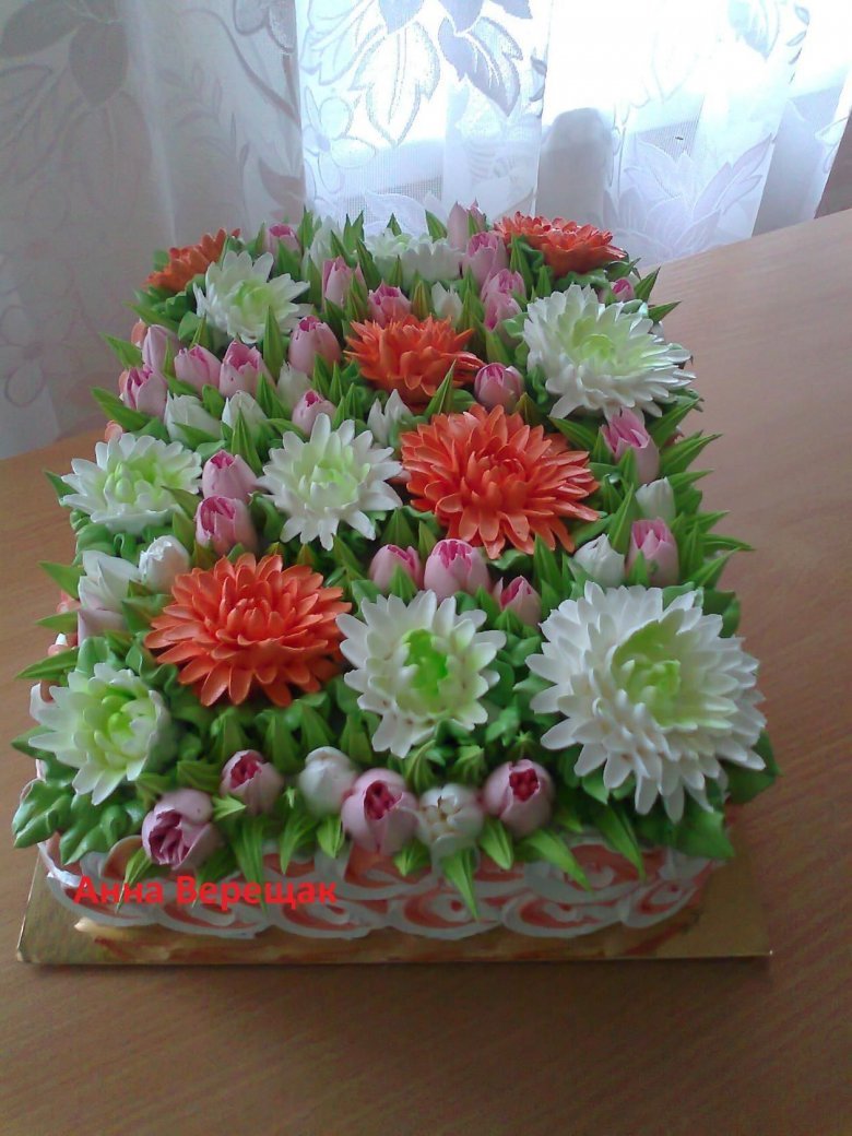 Медовый торт с живыми цветами
