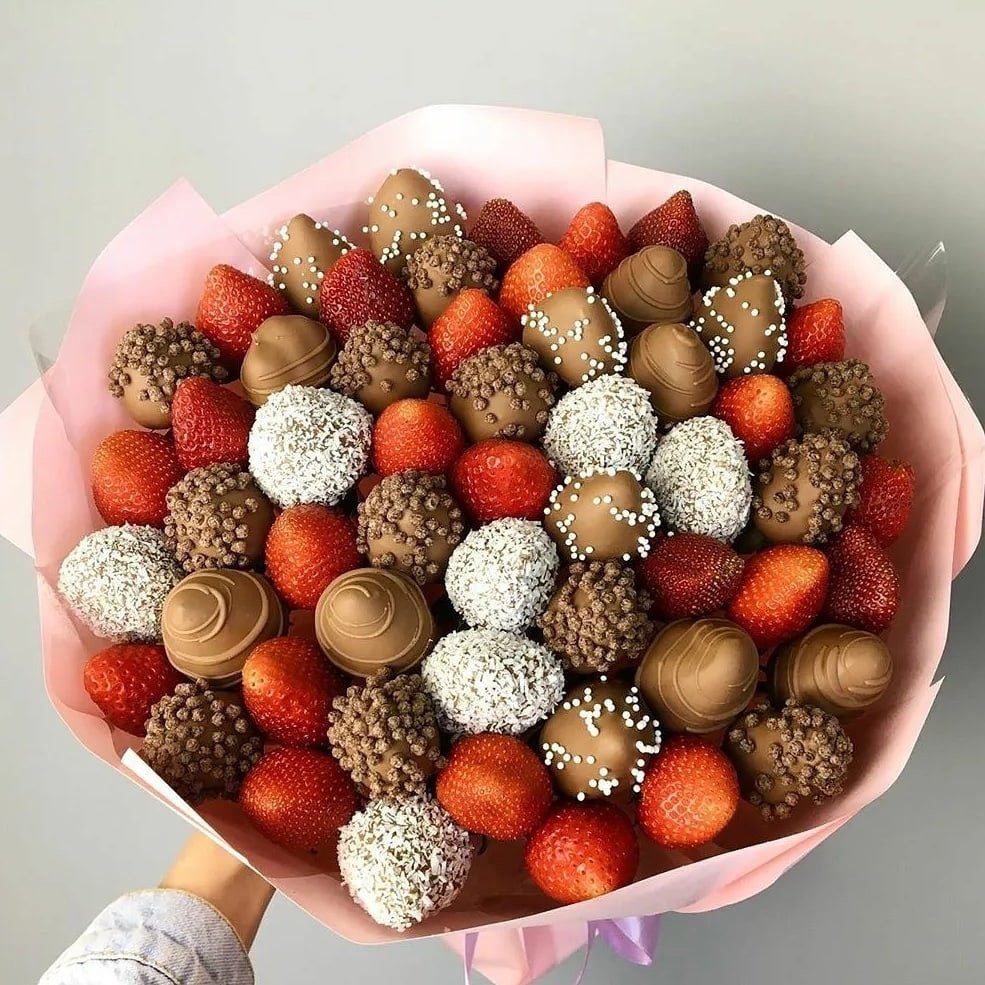 Клубника в шоколаде с днем рождения