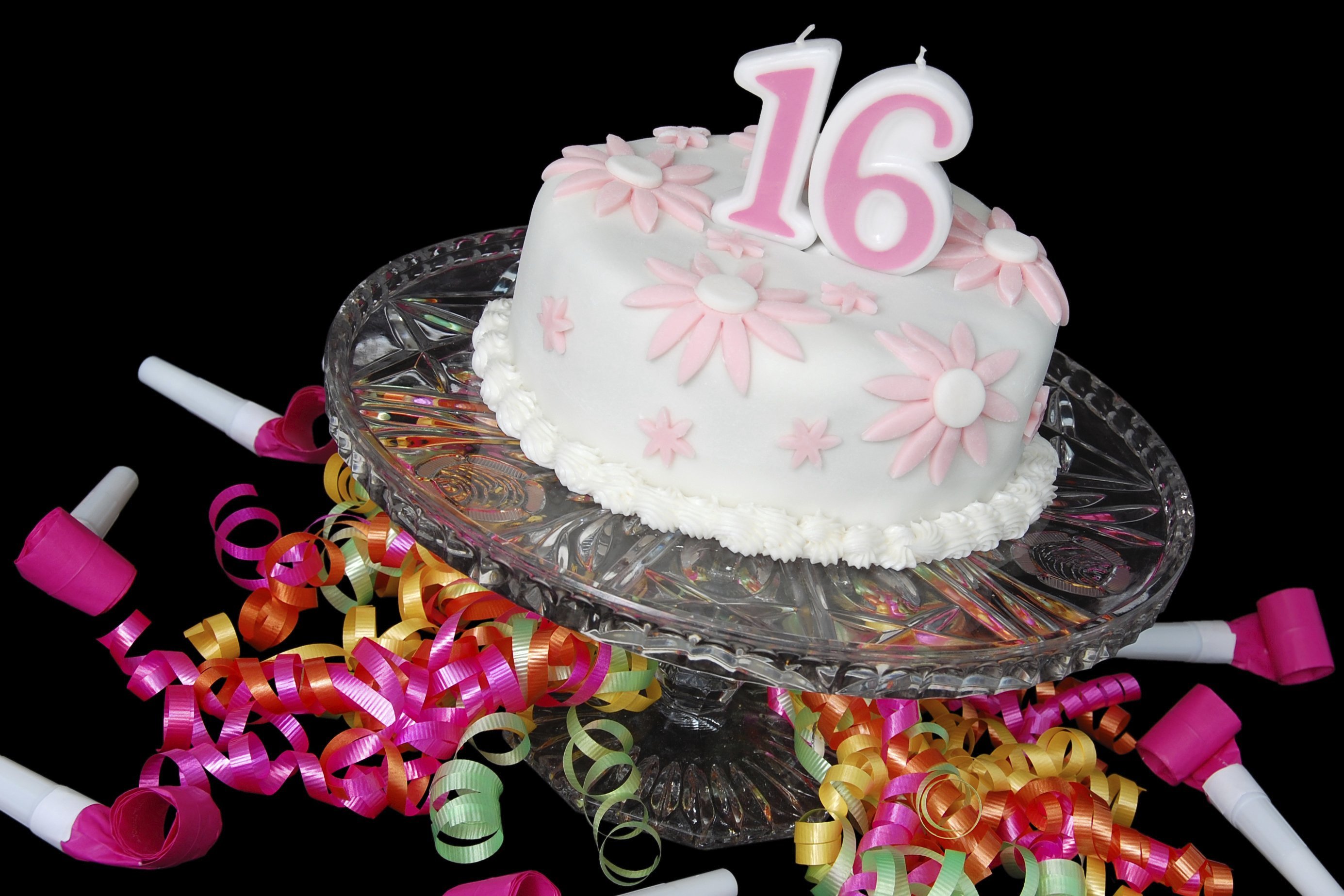 Поздравление дочки с 16 летием. Торт на день рождения девушке. Торт на день рождения девочке. Торт для девушки. Торт на 16 лет девочке.