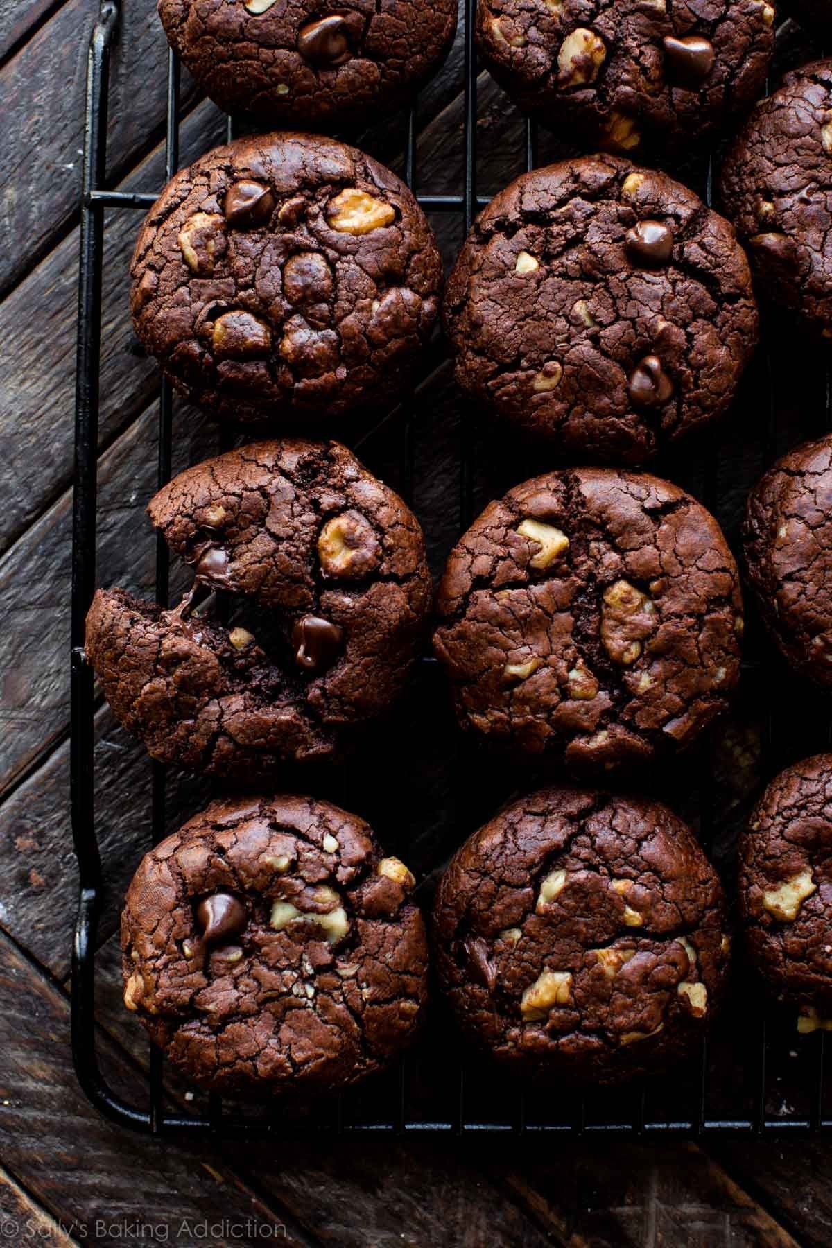 "Шоколадное печенье ""Brownie cookies"" с кусочками шоколада и лесным орехом"
