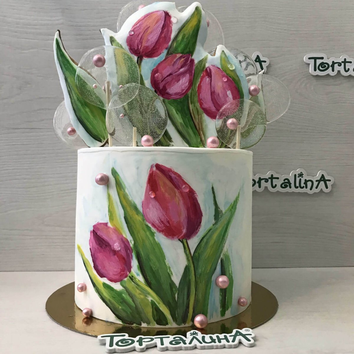 Декор торта с розовыми подтеками