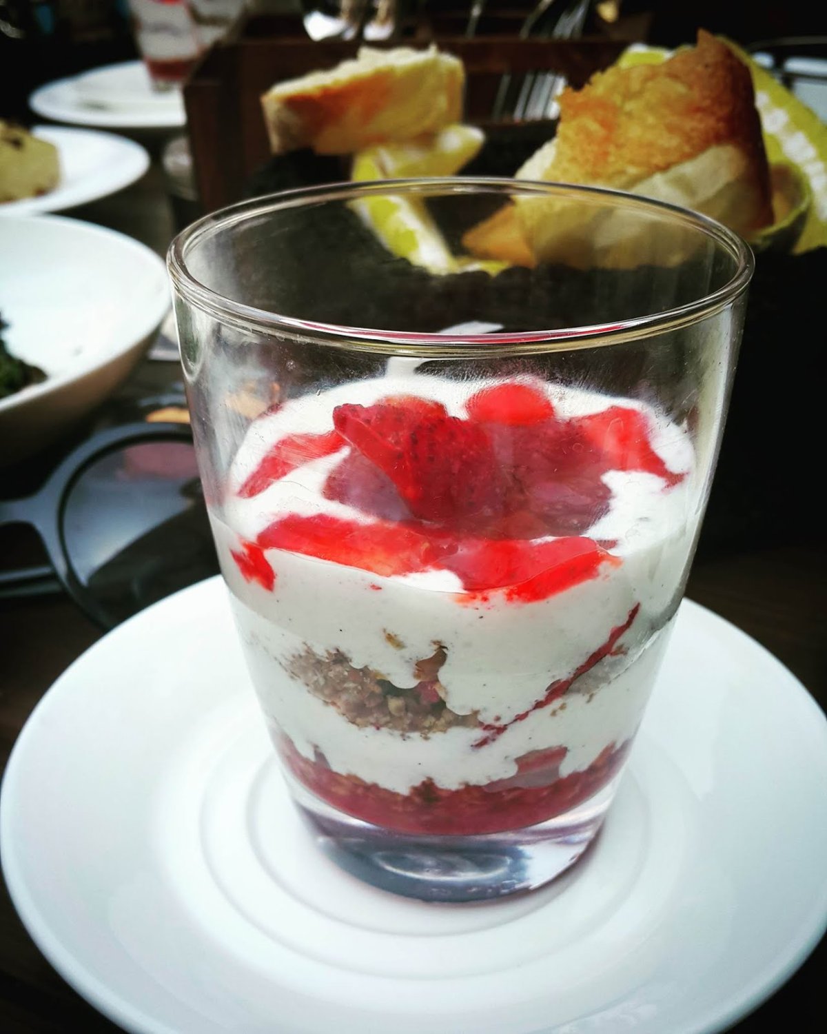 Vegan Yogurt parfait with Berries