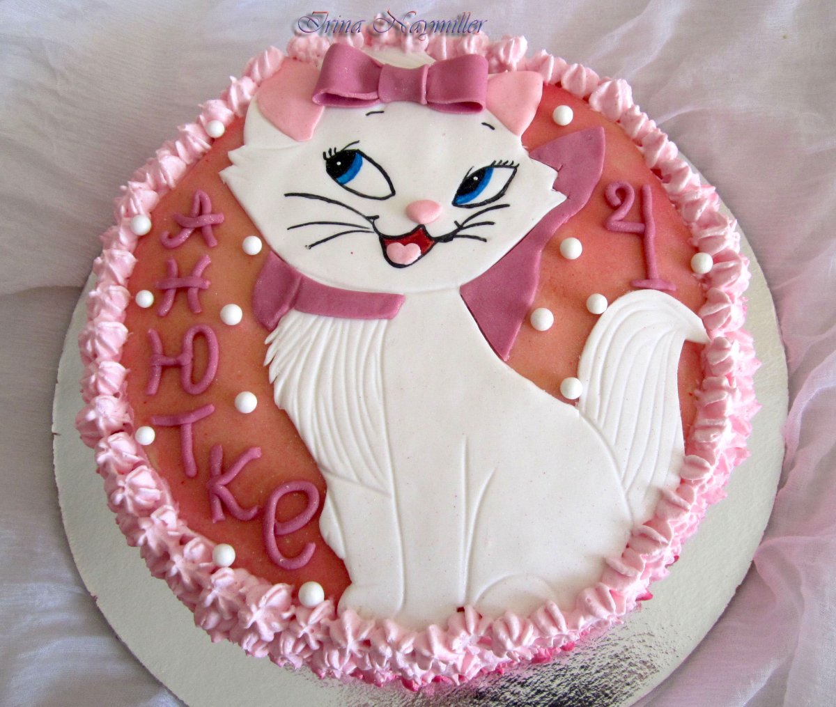 Котик из мастики