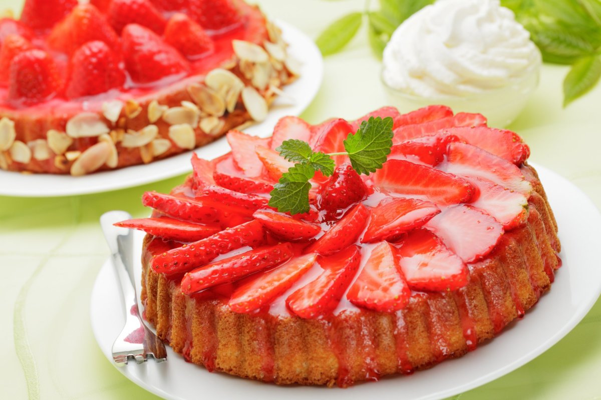 Пирог с бананом и ягодами