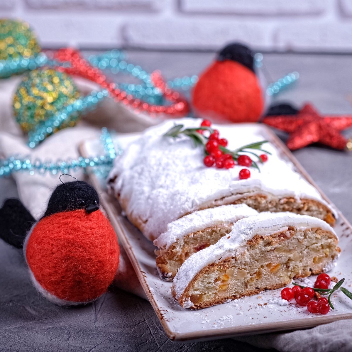 Новогодний торт с клубникой