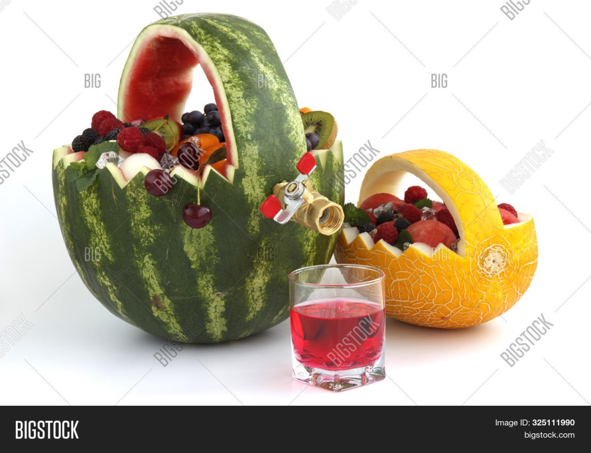 Корзина из арбуза с фруктами Якутск