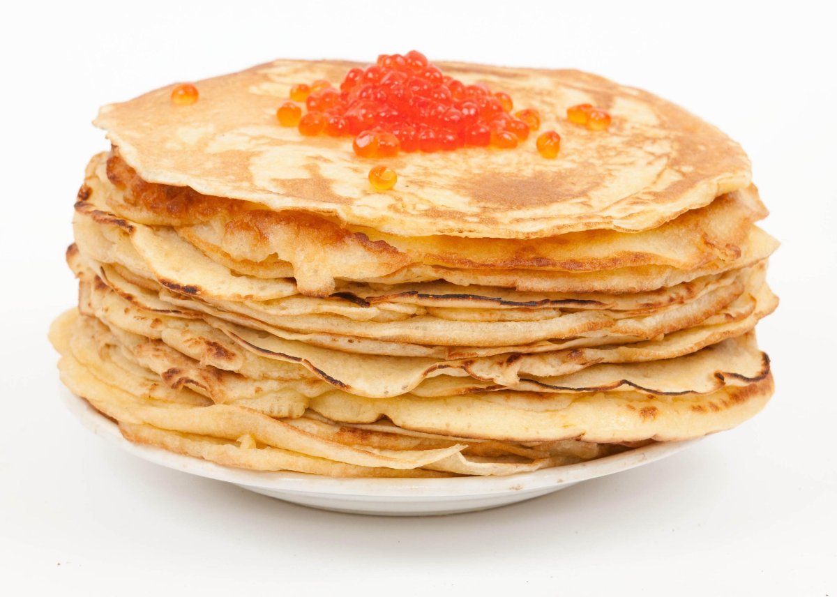 Блины на белом фоне