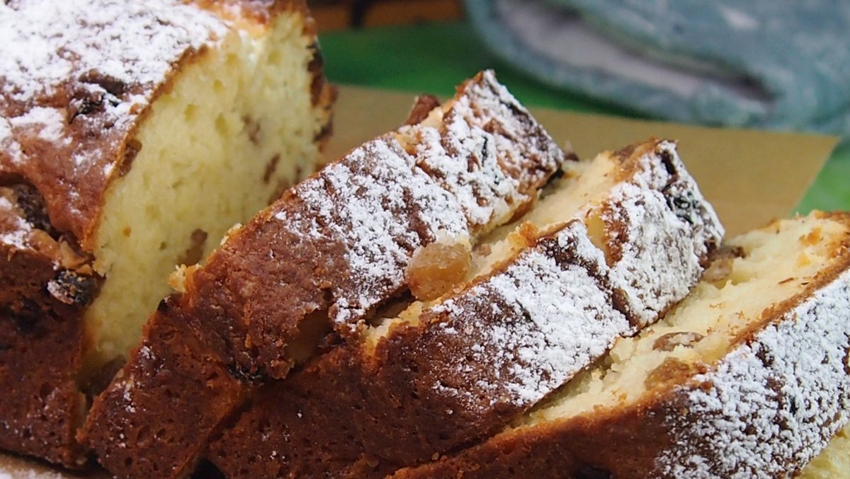 Кекс творожный с изюмом