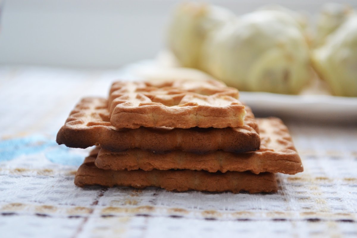Мороженое из печенья со сливками и сгущенкой