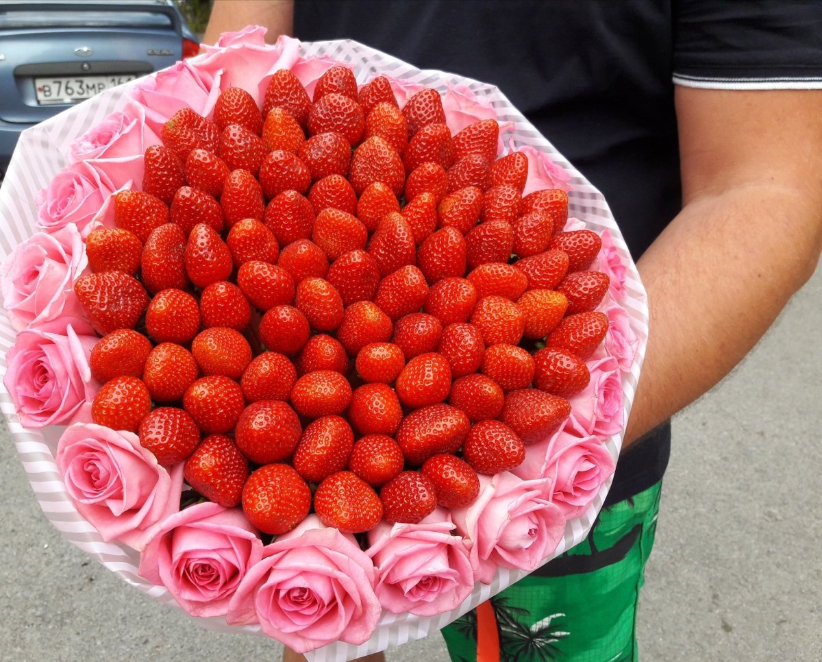 Большая клубника