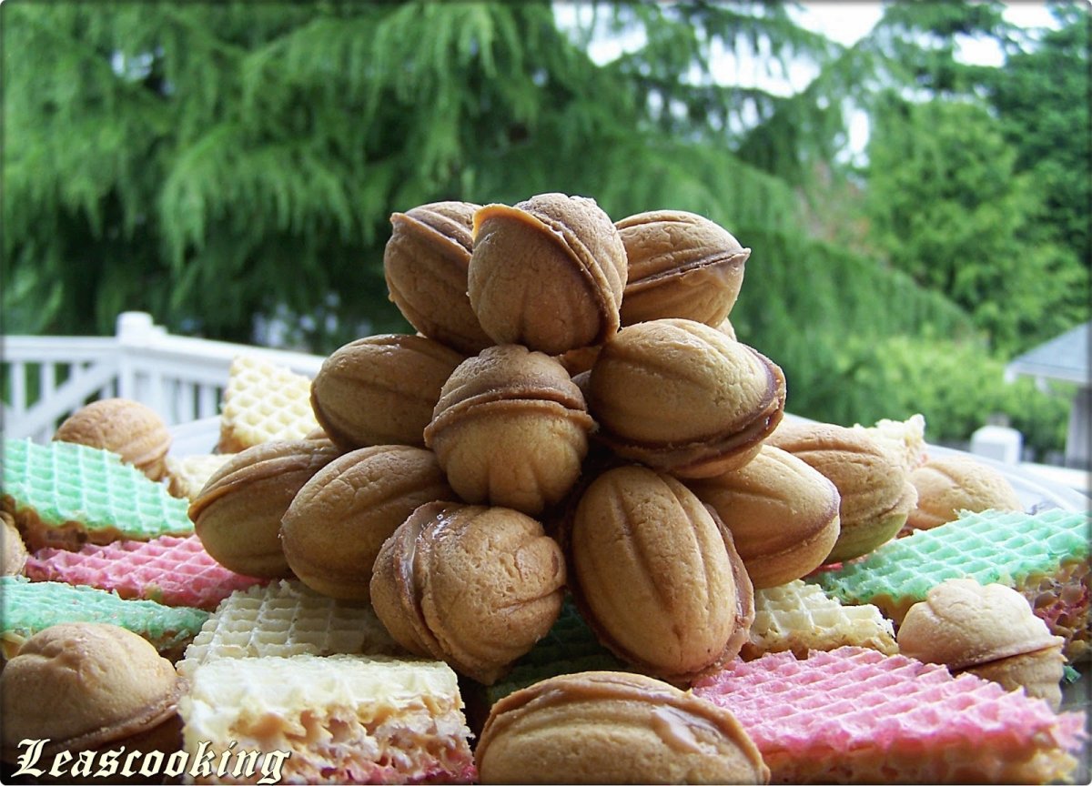 Сухофрукты, снеки и орехи