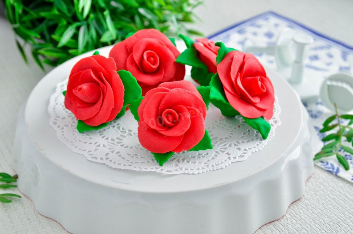 Реалистичные розы из мастики