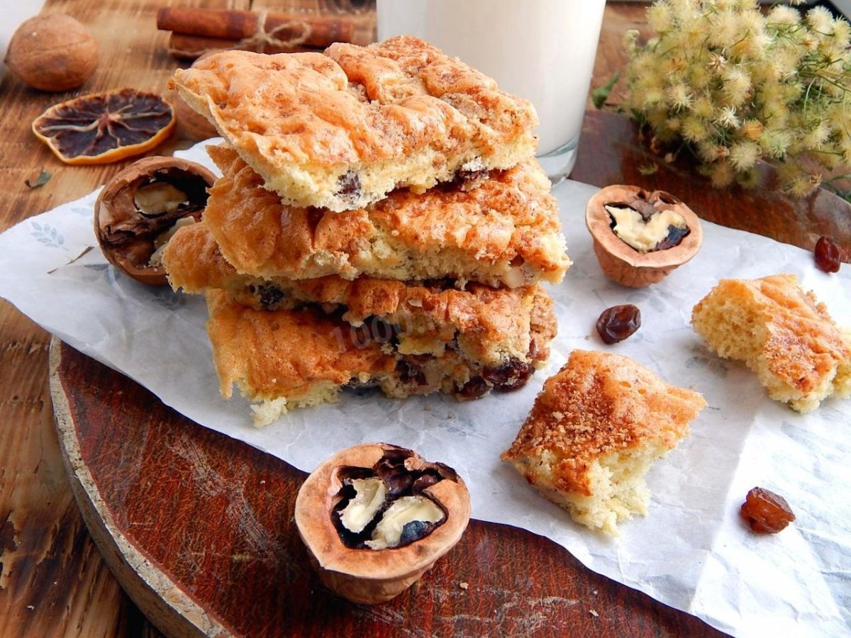 Пирог с яблоками и орехами