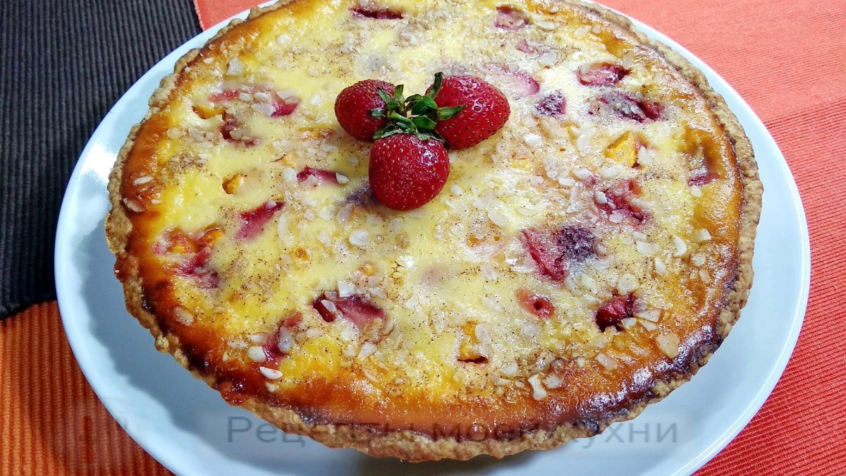 Бананово клубничный заливной пирог