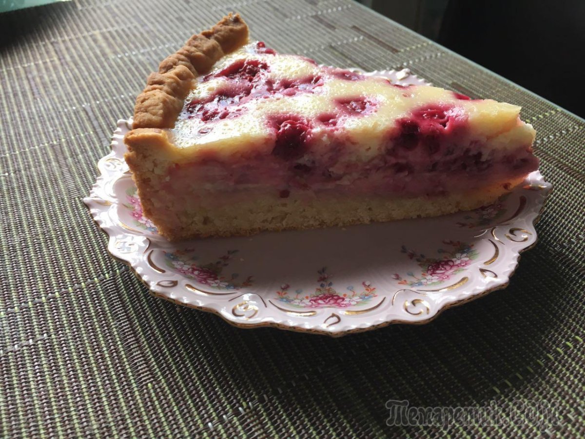 Песочный пирог с клубникой