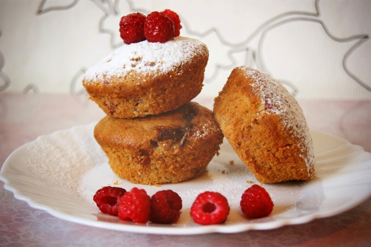 Маффины с апельсином и клубникой