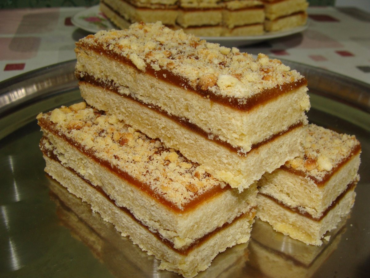 Пирожное из школьной столовой
