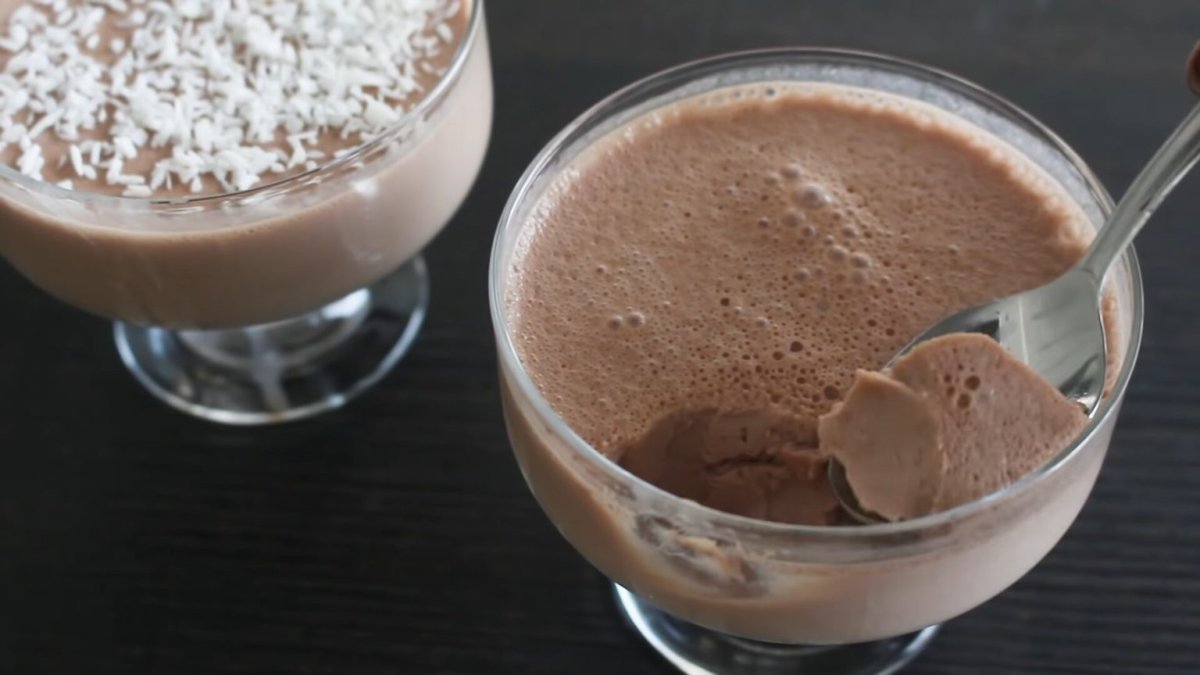Десерт из ряженки и какао