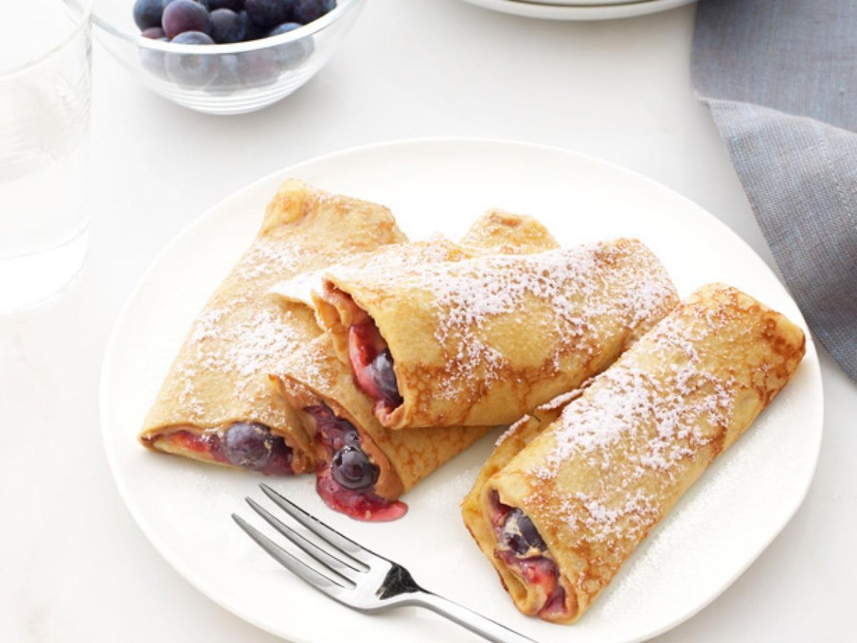 Блинчики с клубничным джемом