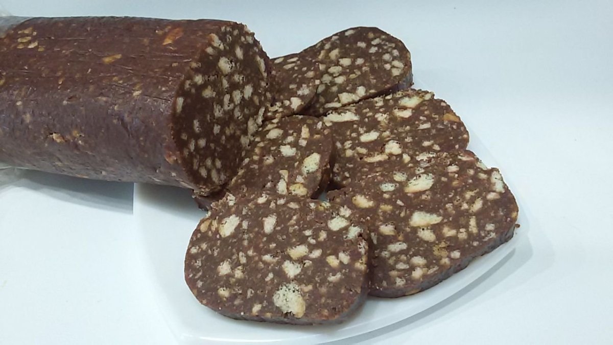 Шоколадная колбаса с арахисом