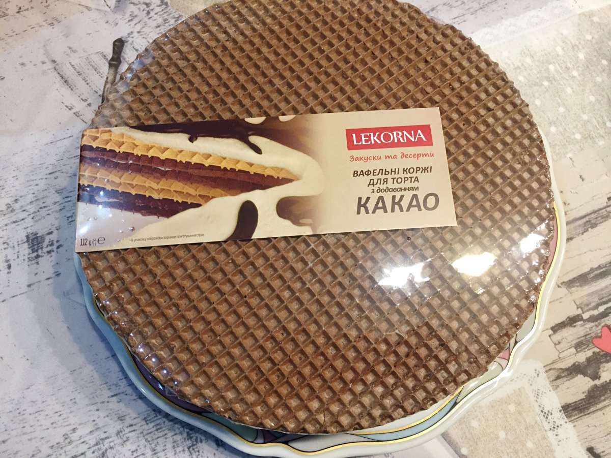Пирожное из вафельных коржей