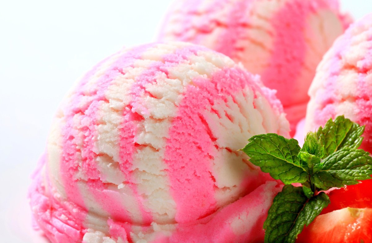 Малиновое йогуртовое мороженое